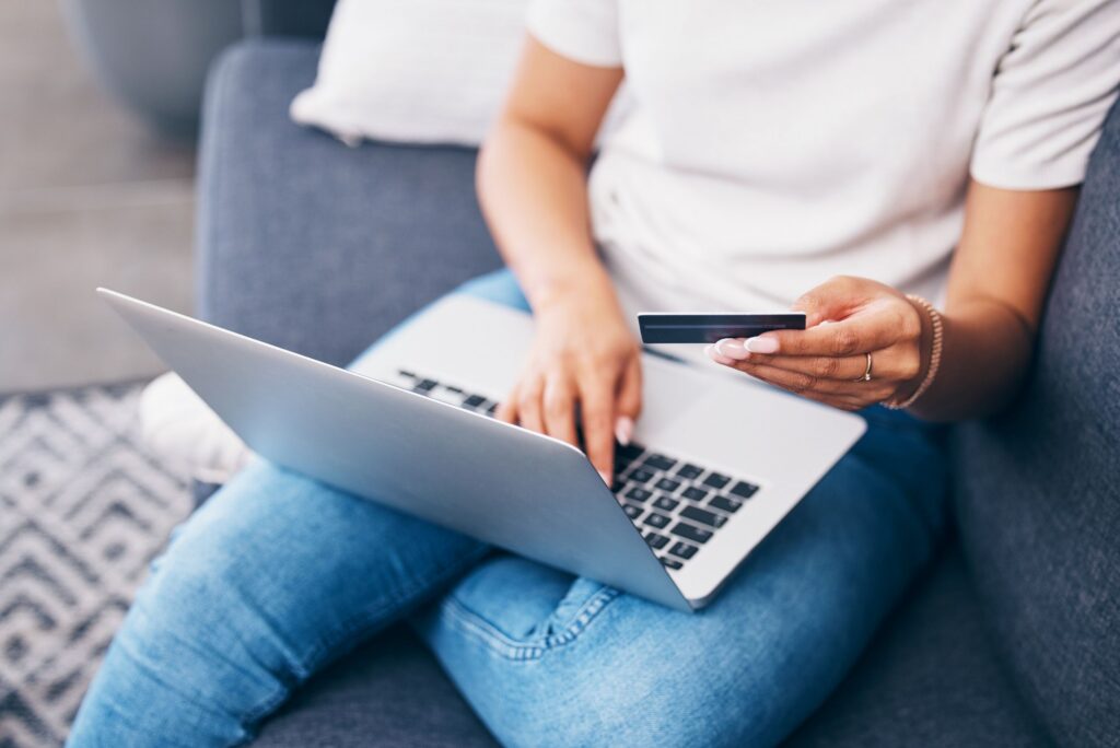 woman online shopping