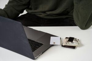 online shopping on latptop